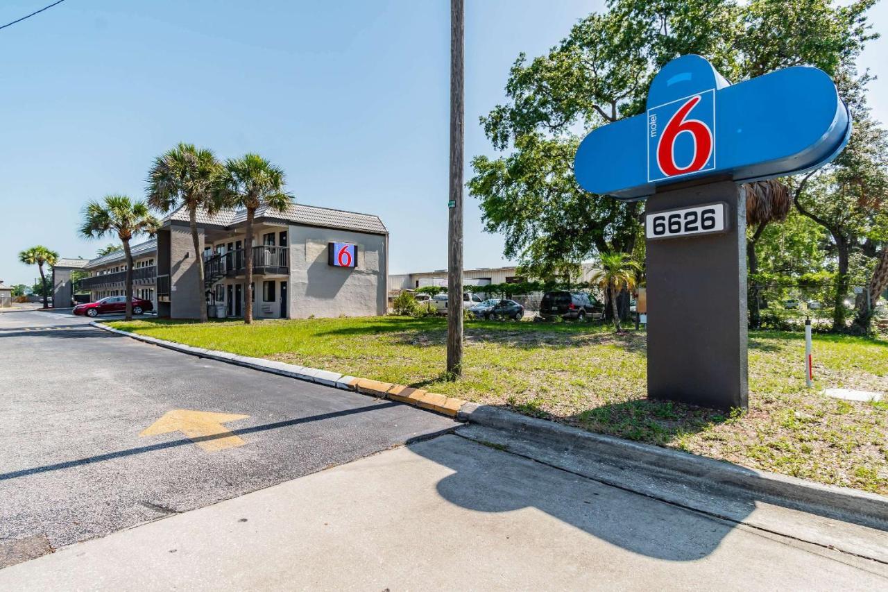 Motel 6 Tampa Near Fairgrounds - Casino โอเรียนท์พาร์ก ภายนอก รูปภาพ